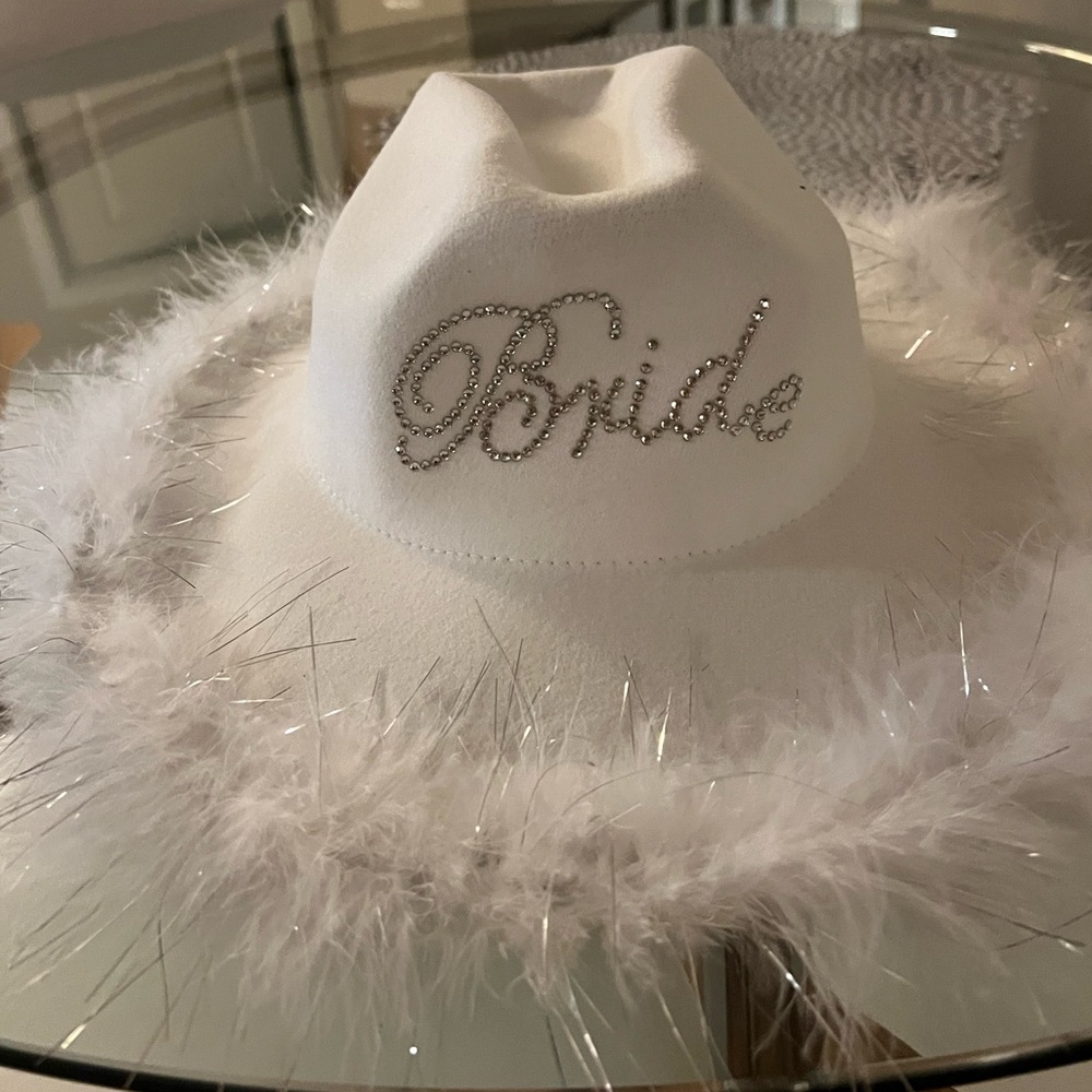 Bridal cowboy hat with feather trim